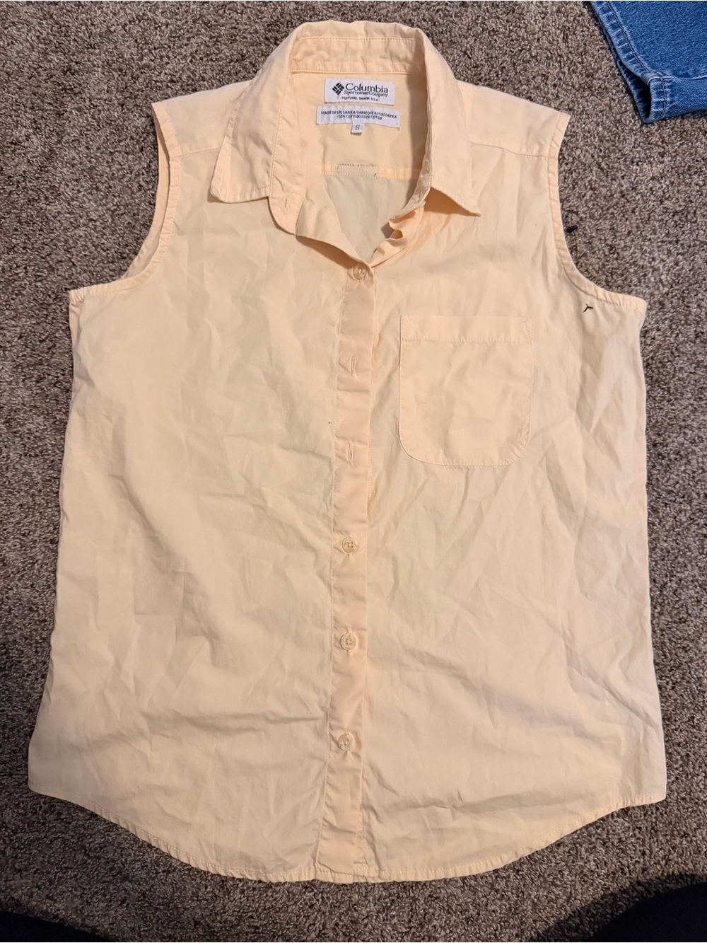 Columbia Sleeveless Button-Down Shirt in Light Yellow